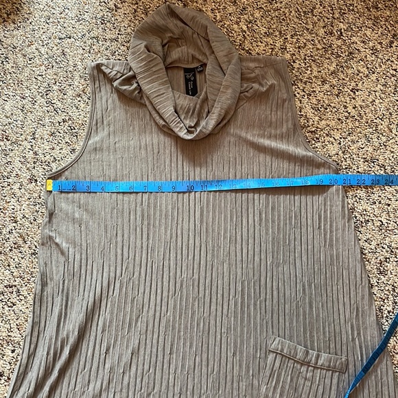 Focus Casual Life lagenlook cowl neck sleeveless pleated tunic - Picture 7 of 8